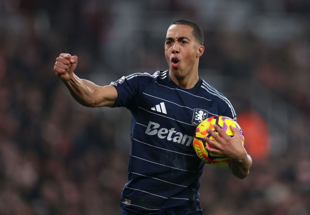 Youri Tielemans of Aston Villa celebrates scoring his team's first goal during the Premier League match between Arsenal FC and Aston Villa FC at Emirates Stadium on January 18, 2025 in London, England.