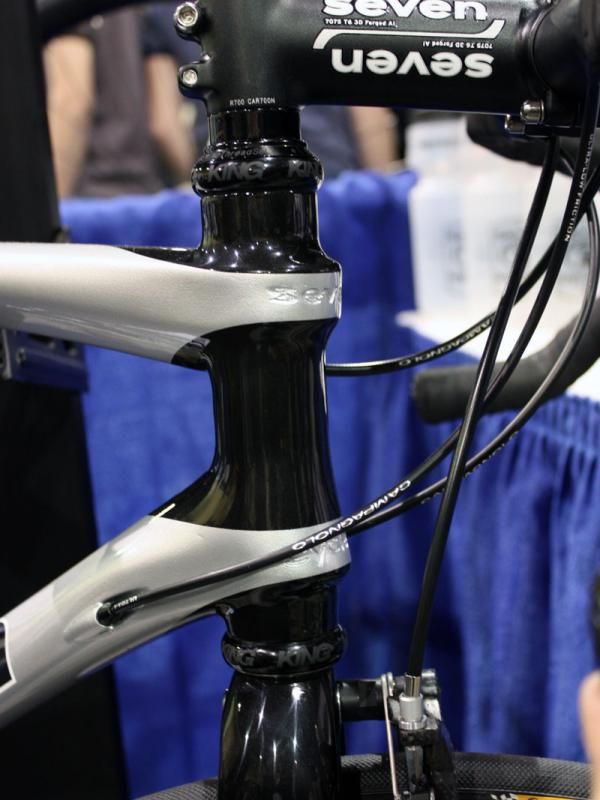 The unique frame shape provides clues as to how Seven is able to alter the frame angles: the head tube looks to 'float' inside the ring-shaped ends of the top tube and down tube and is then somehow locked in place.