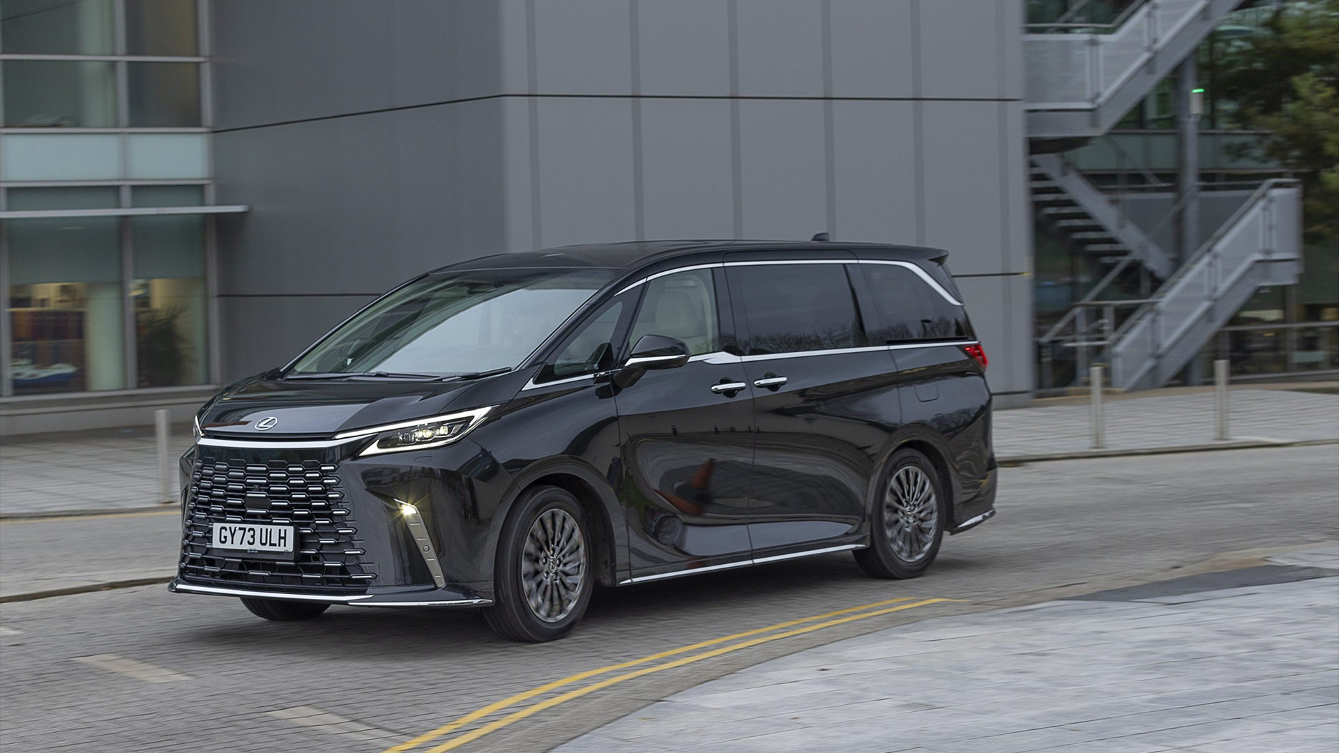 Lexus LM350h