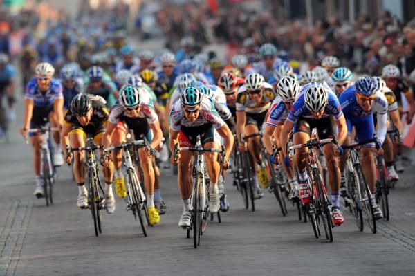 Adam Blythe (Omega Pharma - Lotto), center, is metres away from winning the Nationale Sluitingprijs - Putte - Kapellen.