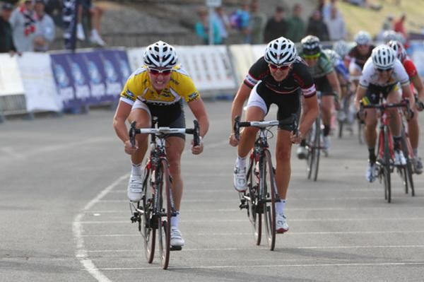 Rochelle Gilmore (Honda) sprints towards victory