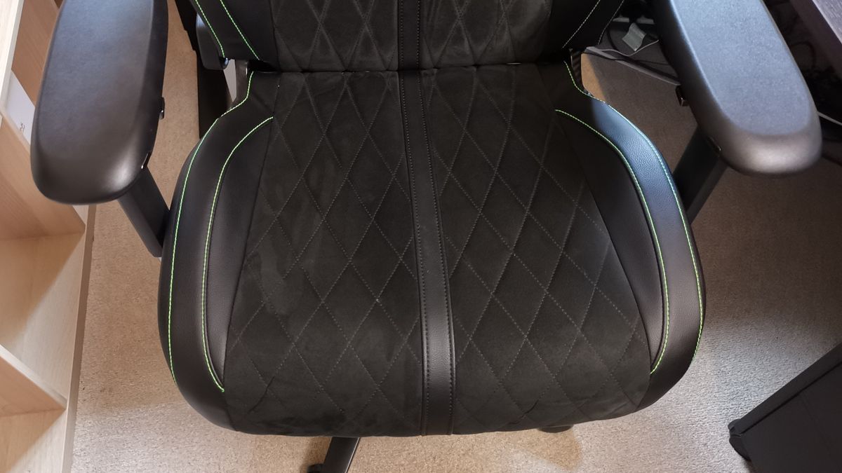Razer Enki Pro gaming chair