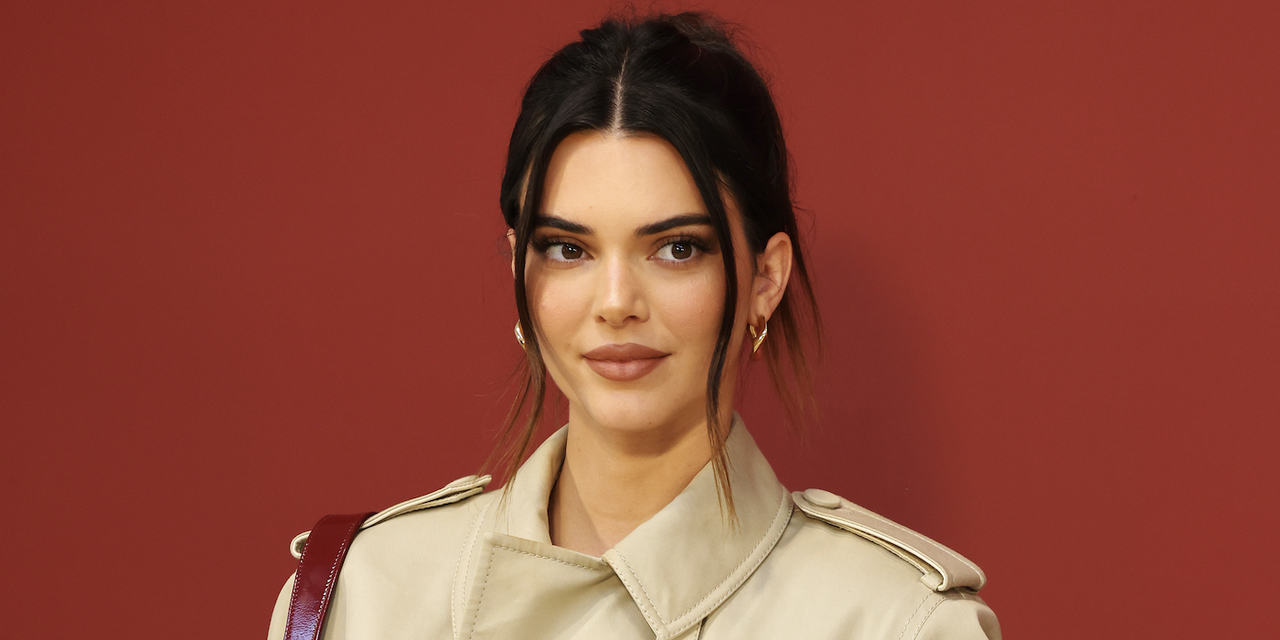 kendall jenner wears a trench coat