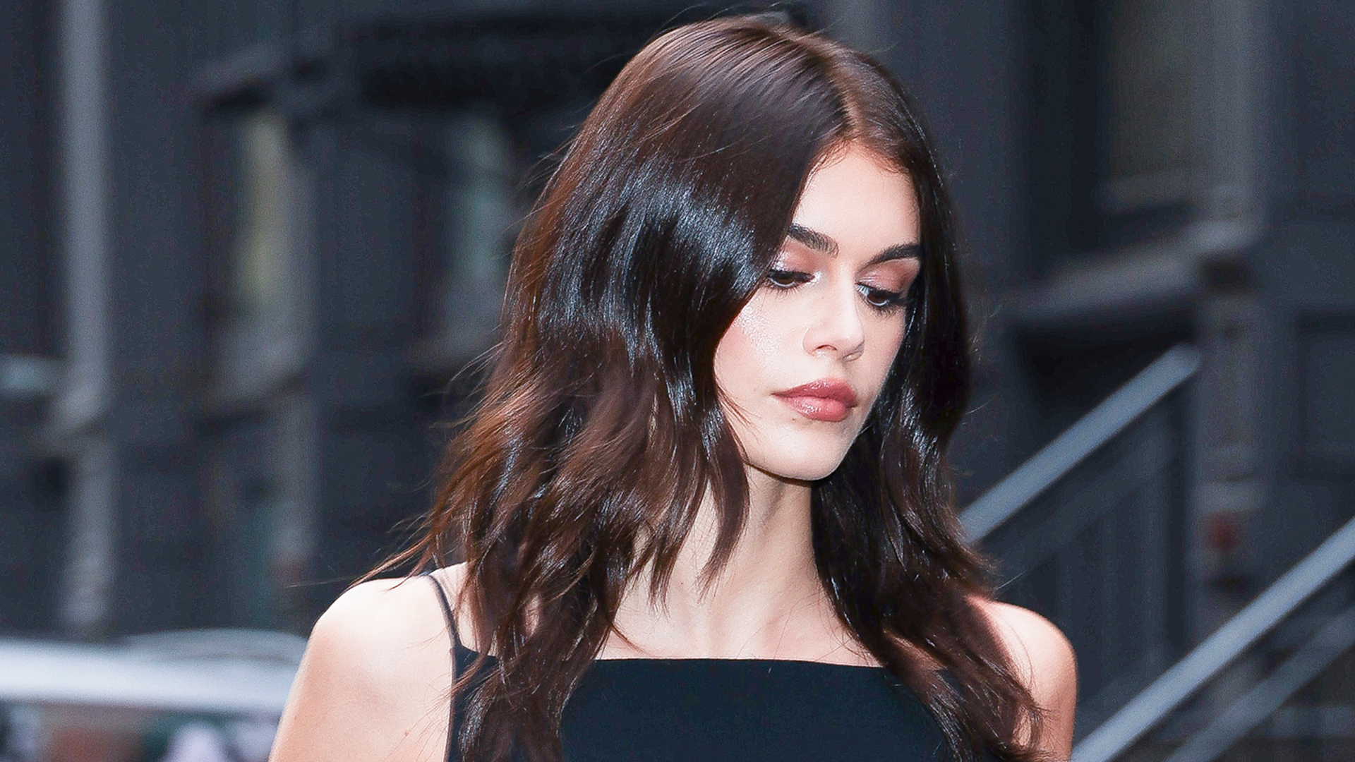 Kaia Gerber pulls off knee-high boots and a mini-skirt in summer.