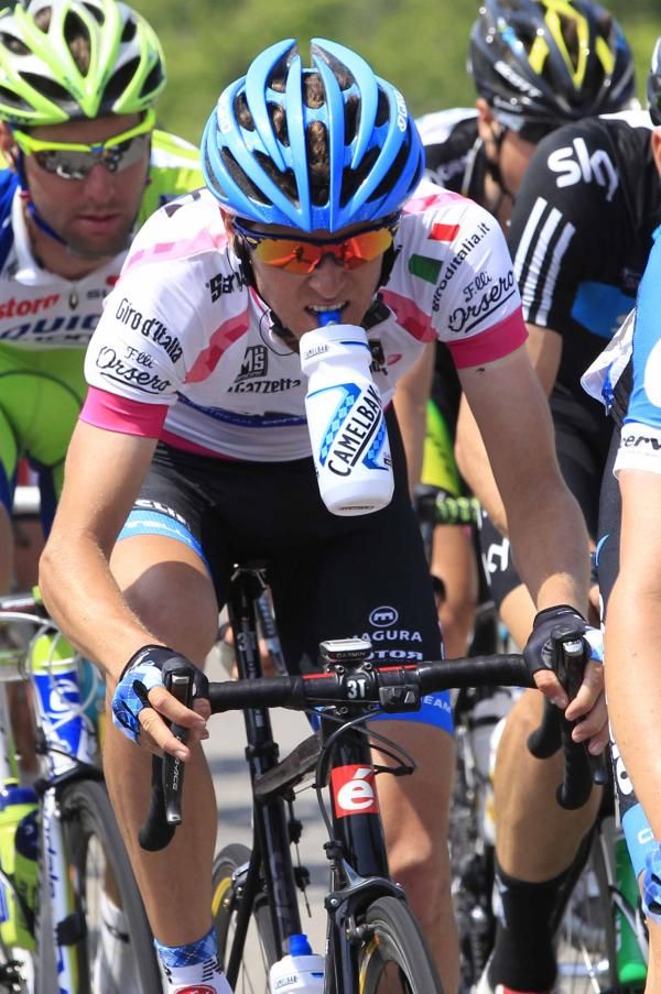 Peter Stetina (Garmin-Barracuda) lost his white jersey at Lago Laceno.