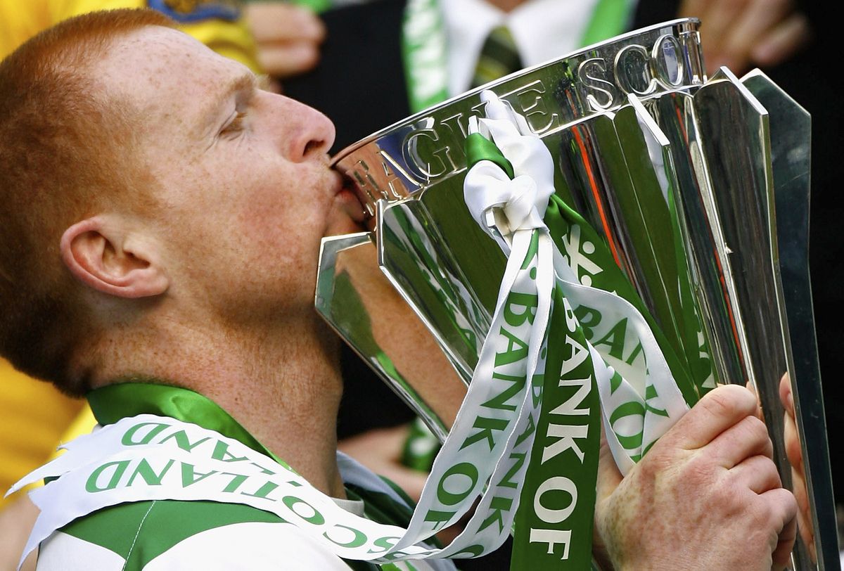 Neil Lennon of Celtic kisses the trophy after Celtic won the 2006/07 Scottish Premier League title