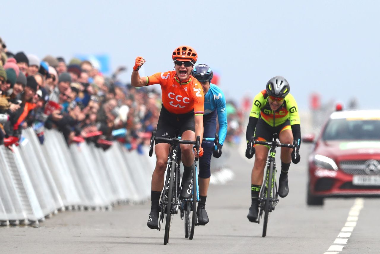 Marianne Vos winning the final stage and the overall in the 2019 women&#039;s Tour de Yorkshire