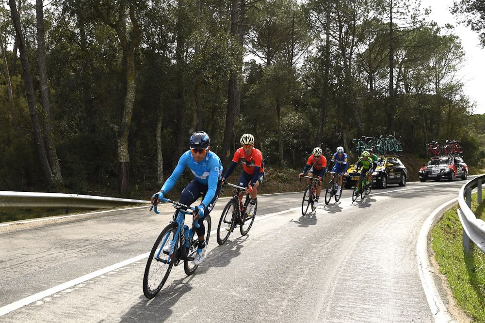 The Catalunya peloton in action