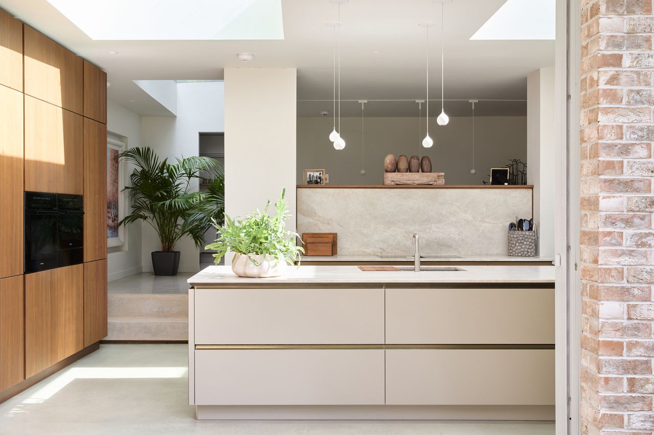 Property for sale with beautiful kitchen: Church Street, Chiswick Mall, London W4.