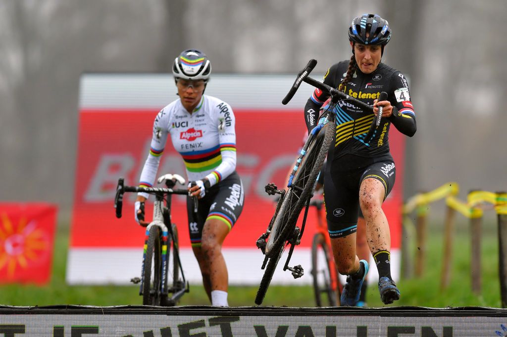 RIJKEVORSEL BELGIUM NOVEMBER 22 Ceylin Del Carmen Alvarado of The Netherland and Team AlpecinFenix Lucinda Brand of The Netherland and Team Telenet Baloise Lions during the 9th Superprestige Merksplas 2020 Women Elite SuperprestigeCX SPMerksplas CX on November 22 2020 in Rijkevorsel Belgium Photo by Luc ClaessenGetty Images