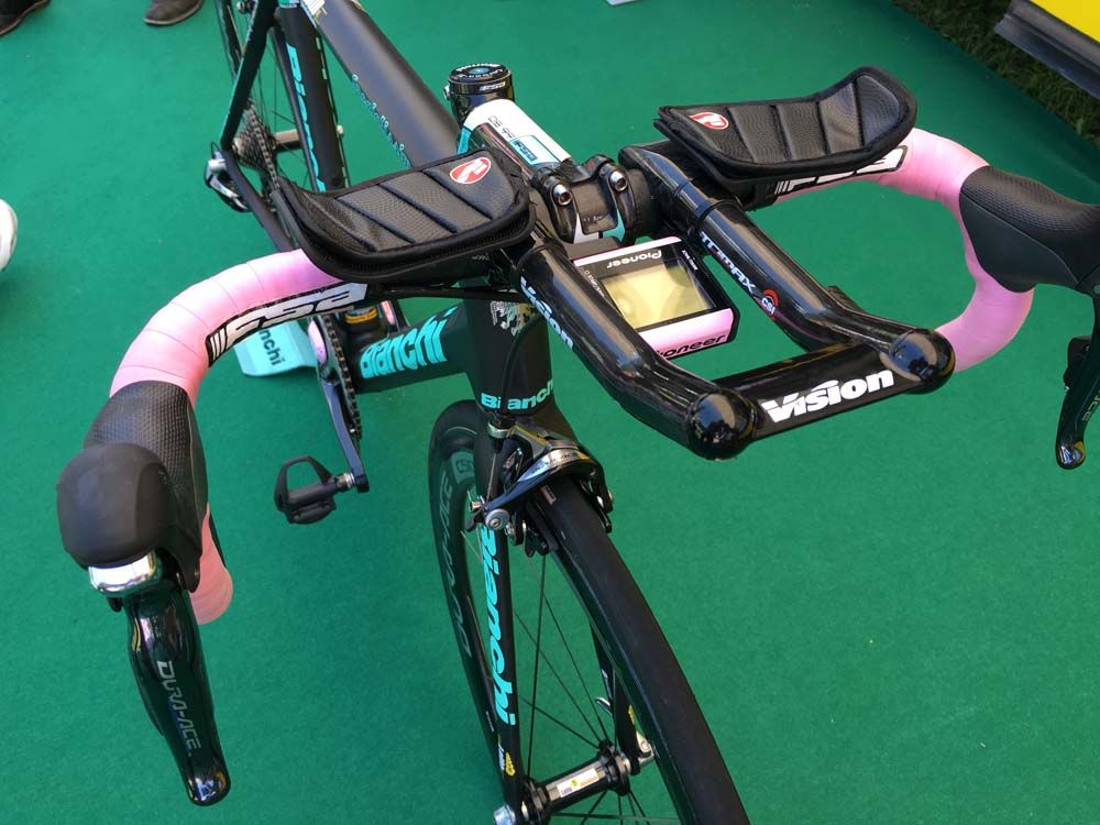 The Vision carbon fibre aero bars weigh 250g
