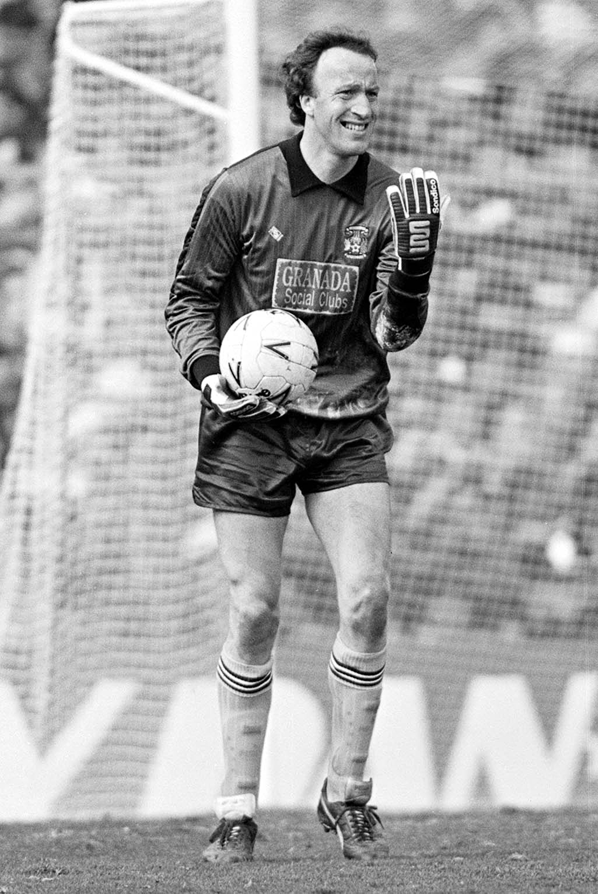 SHEFFIELD, ENGLAND - APRIL 12: Steve Ogrizovic of Coventry City in action during the FA Cup Semi-Final match between Coventry City and Leeds United at Hillsborough on April 12, 1987 in Sheffield, England. (Photo by Stewart Kendall/Sportsphoto/Allstar via Getty Images) *** Local Caption ***Steve Ogrizovic