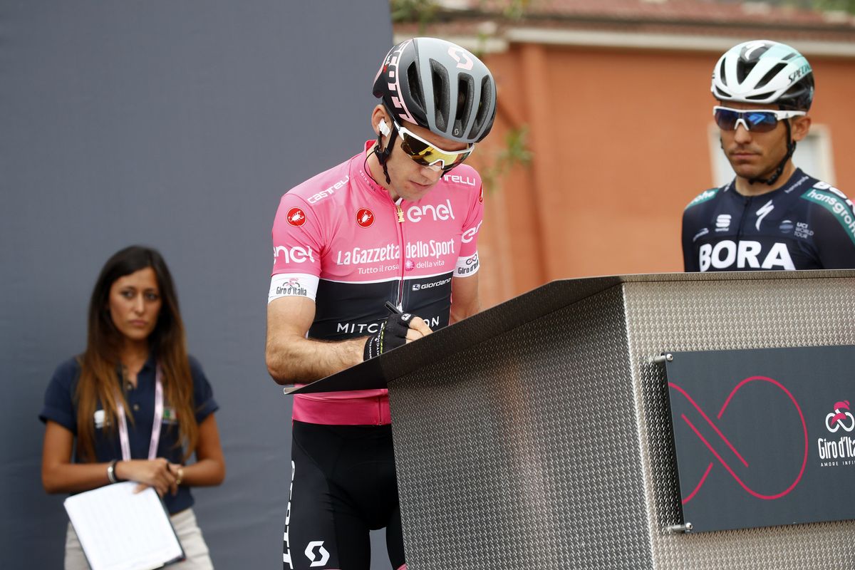 Giro d'Italia leader Simon Yates signs on for stage 8