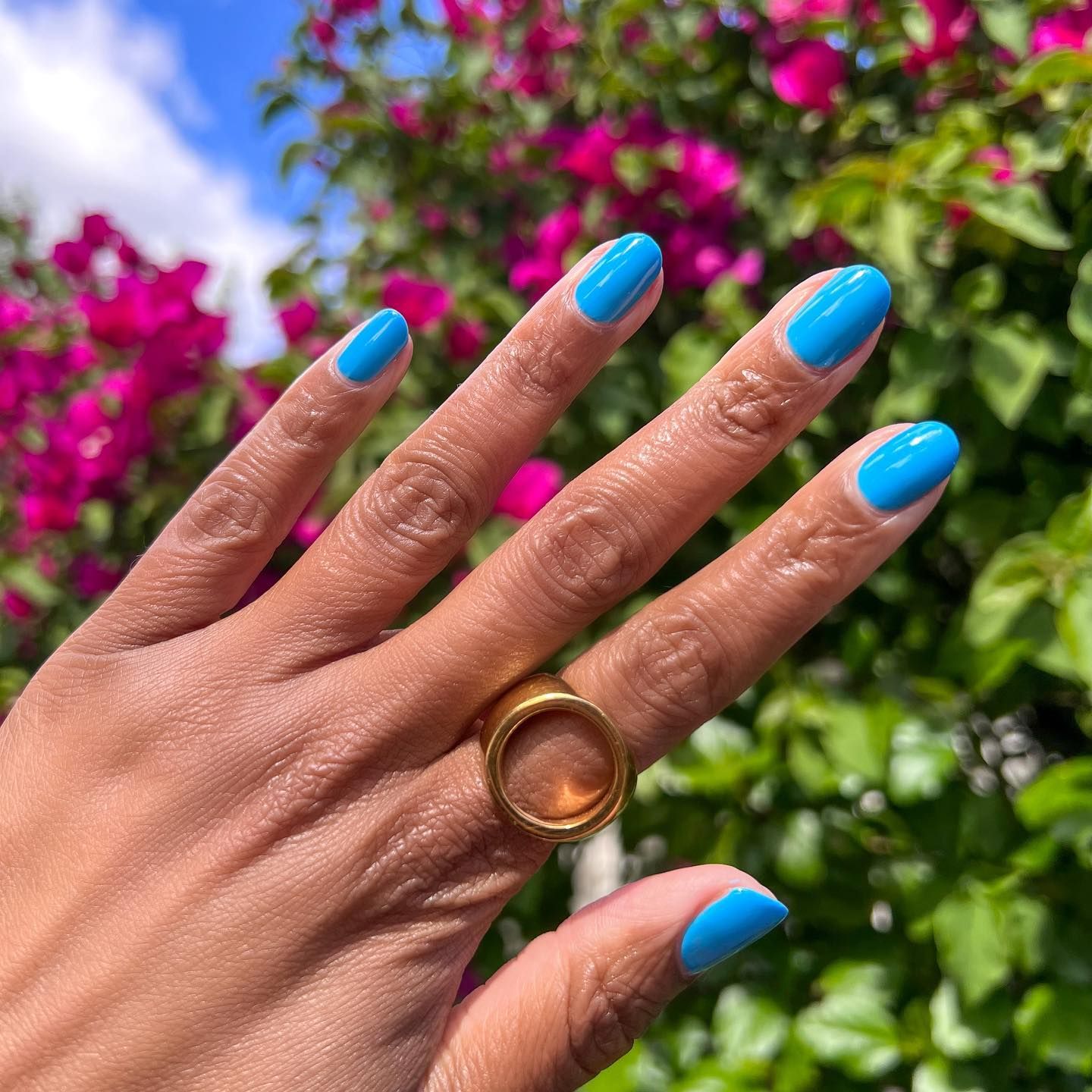 @themaniclub aqua blue manicure