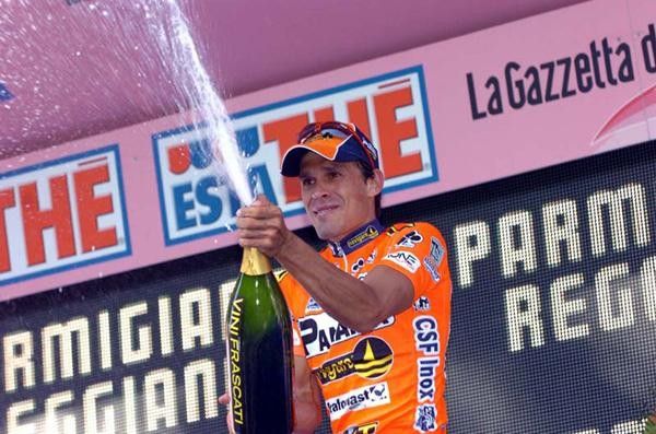 Luis Felipe Laverde (Ceramica Panaria-Navigare) lets the bubbly fly.