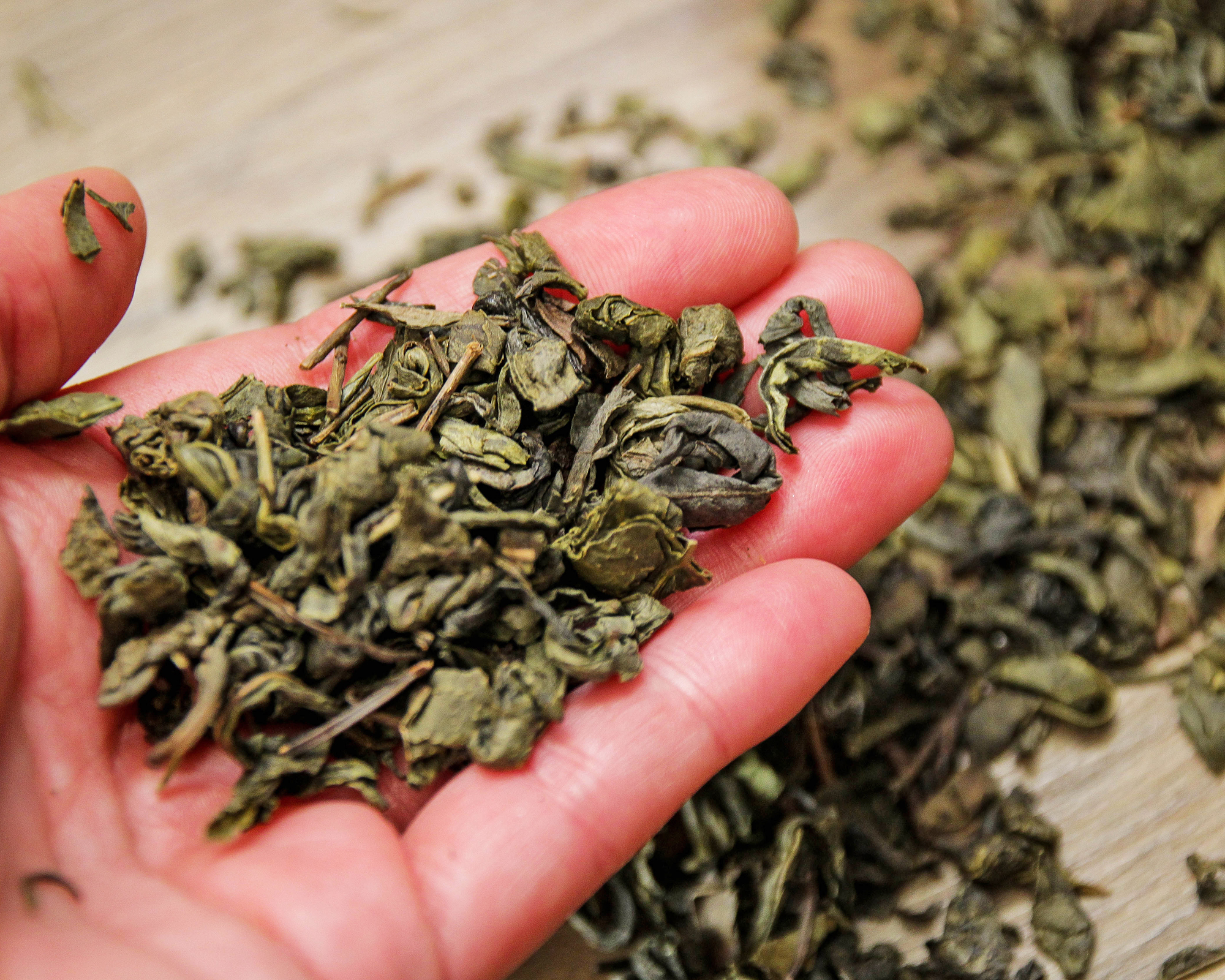 Dried leaves used as herbs or tea