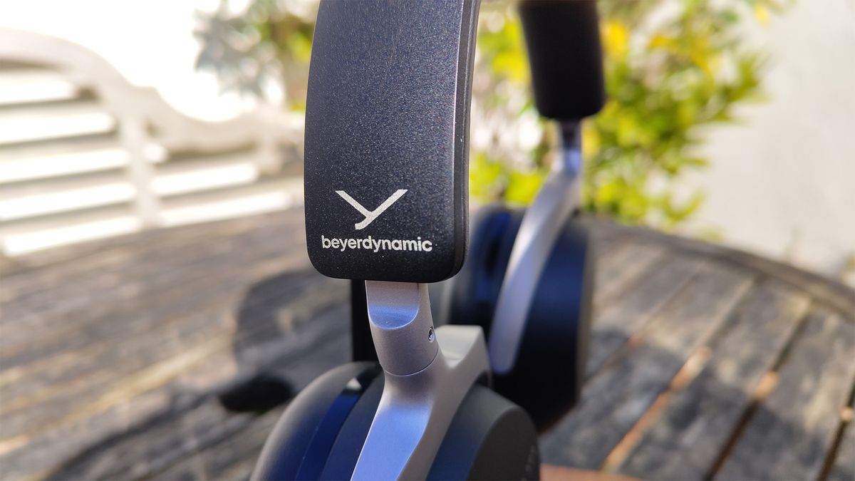 Beyerdynamic Aventho 300 wireless over-ear headphones
