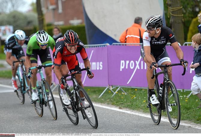 Cancellara checks the competition