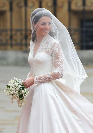 Bride, Wedding dress, Gown, Veil, Dress, Clothing, Bridal accessory, Bridal clothing, Photograph, Bridal veil,