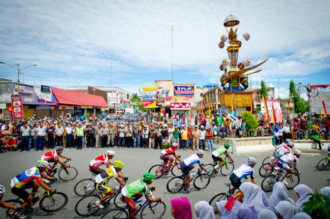 The corner of the 'Tabuik' monument during the Tour de Singkarak