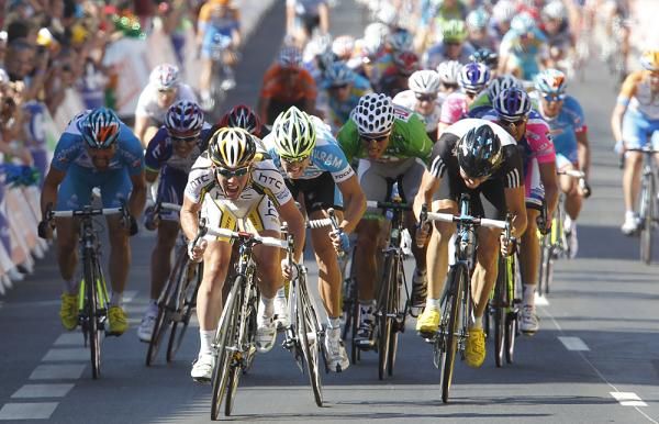 Cavendish times his sprint right in Montargis.