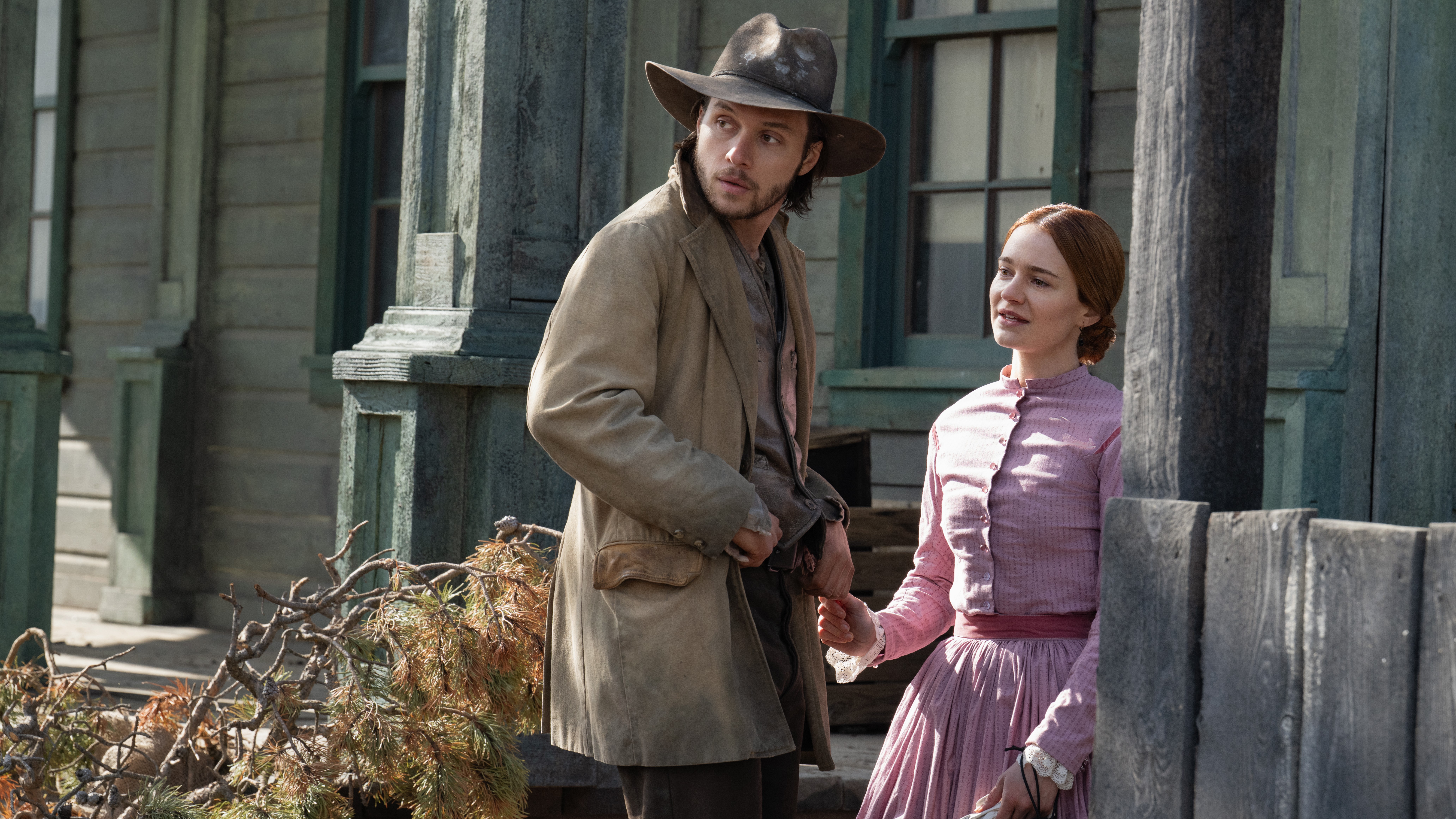 L-R: Elias Teller (Nick Robinson) with Trisha Van Ness (Aisling Franciosi) in a scene from Netflix Western 
