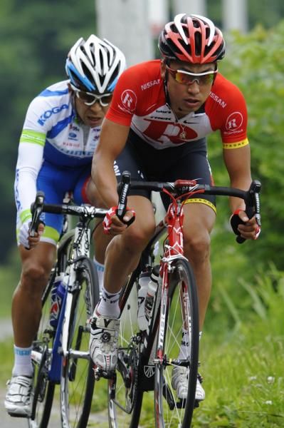Fumiyuki Beppu (Team RadioShack) attacked with Junpei Murakami (Shimano Racing)