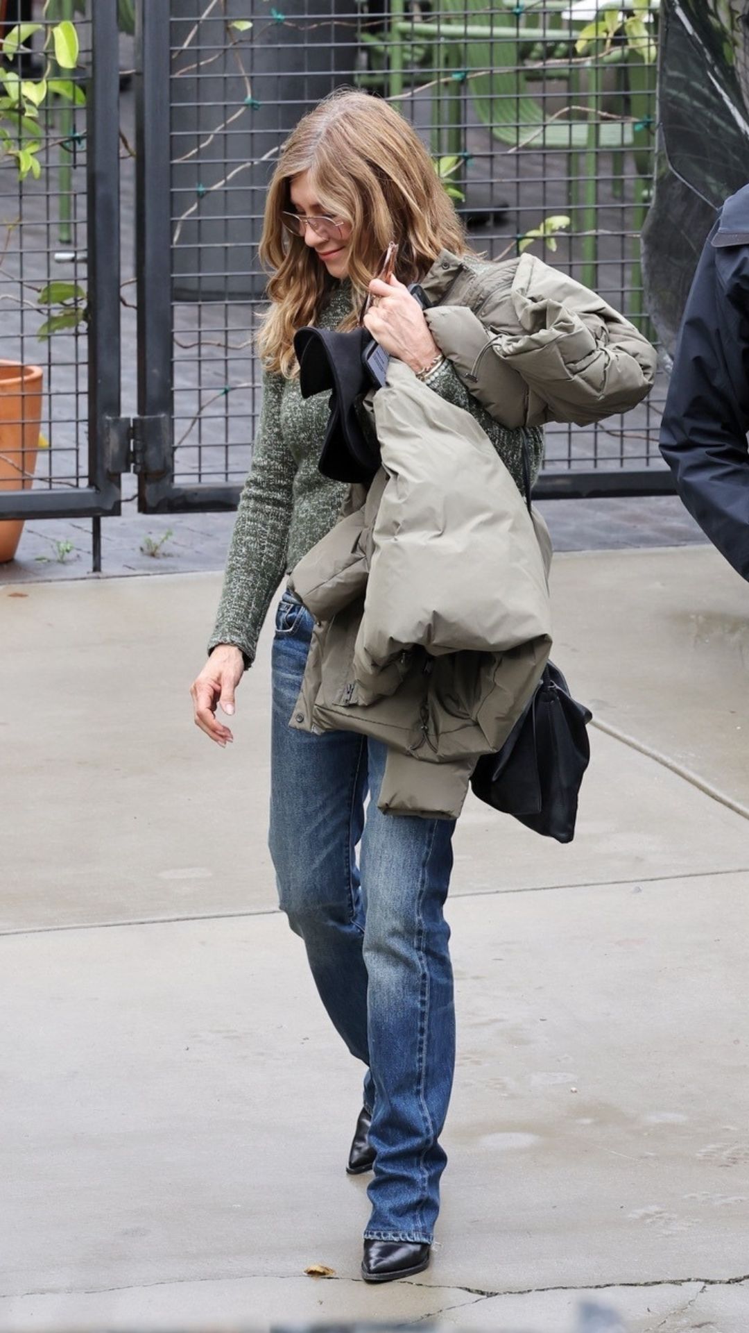 Jennifer Aniston and New Beau Jim Curtis Pack Godmothers Bookstore for His Sold-Out Summerland Event 03/01/2026