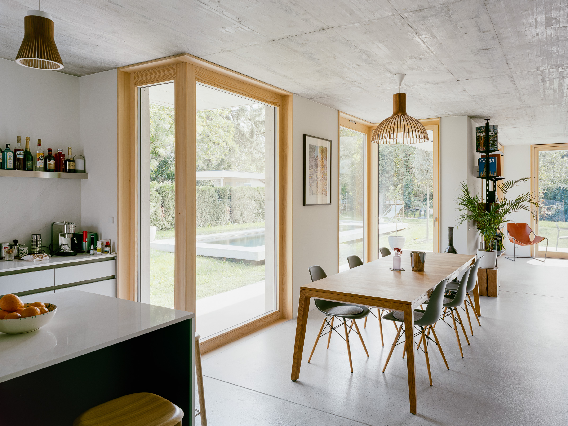 The kitchen and dining area
