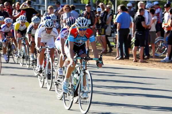 Another of the Jayco-AIS women forces the pace - Shara Gillow (Jayco-AIS).