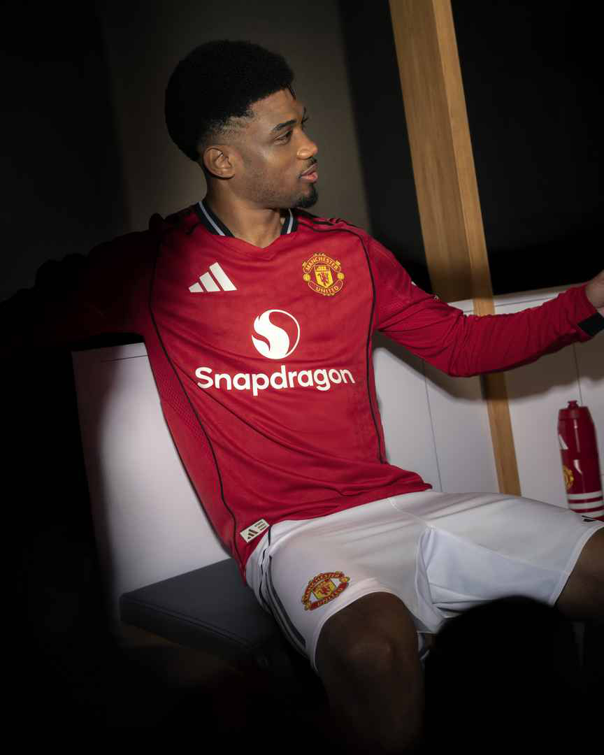 Adidas Manchester United home kit 2025/26