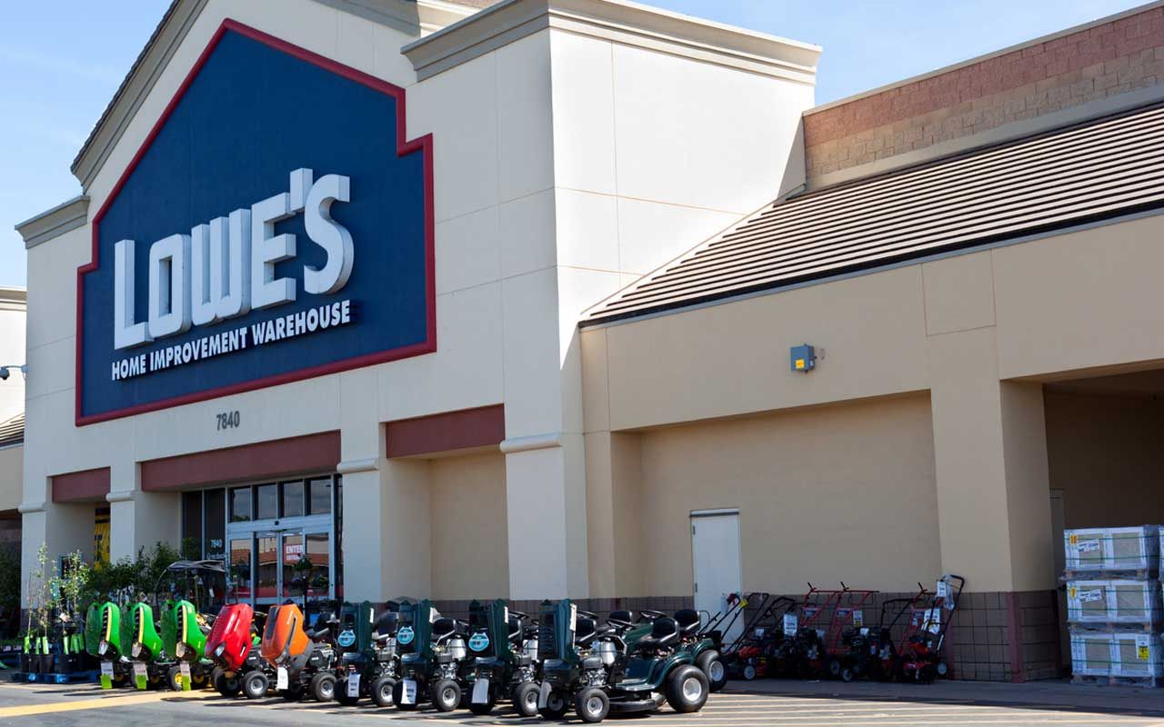 The exterior of a Lowe&amp;#039;s store