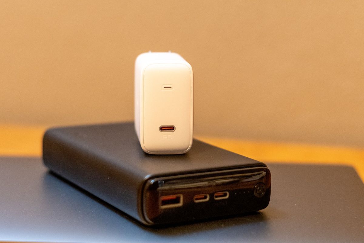 Aukey Omnia And Aukey Battery Pack