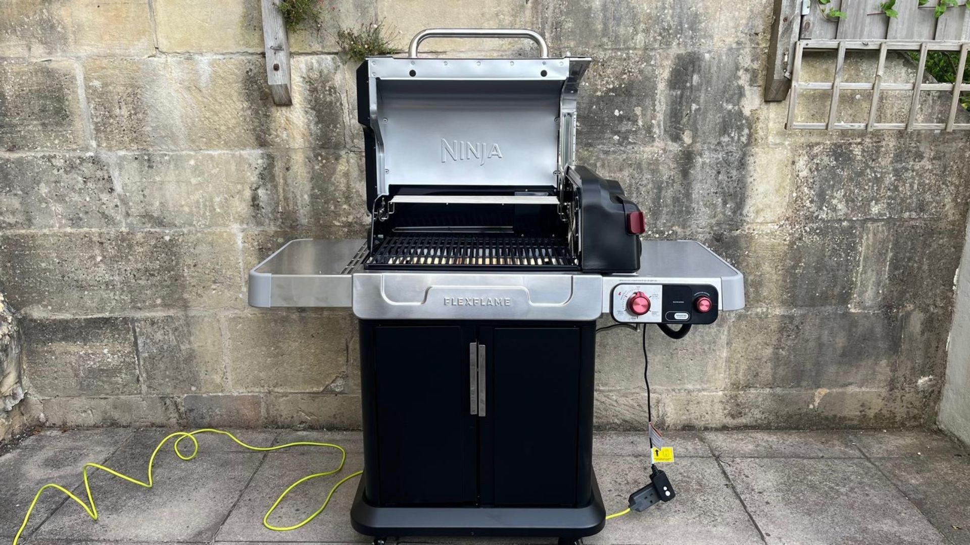 Testing the Ninja FlexFlame Gas BBQ Grill, showing the lid and controls