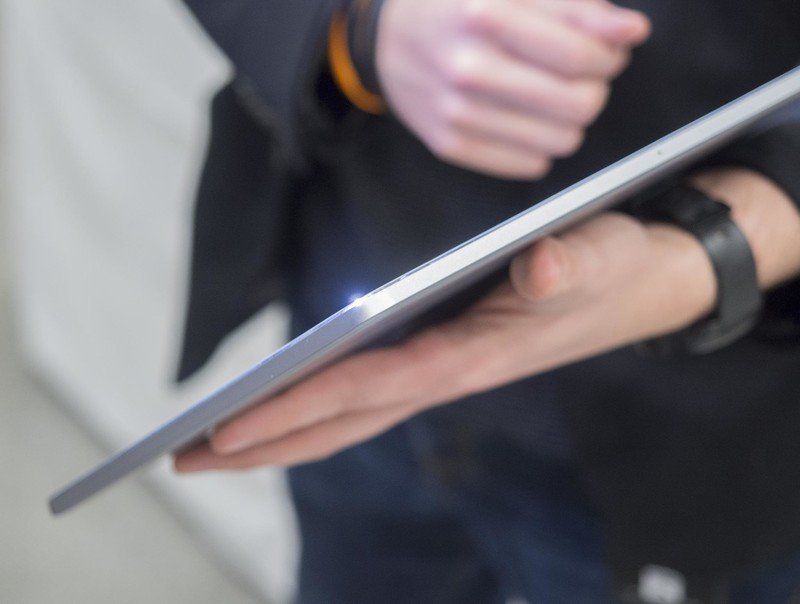 HP Pro Slate 12 edge-on