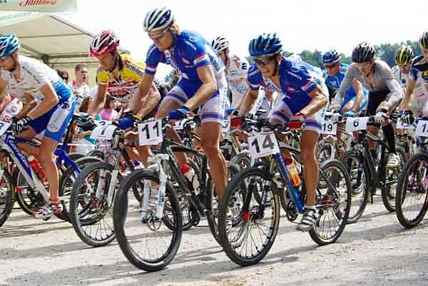 The start of the elite men's race.