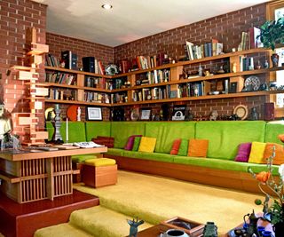 Frank Lloyd Wright Samara living room