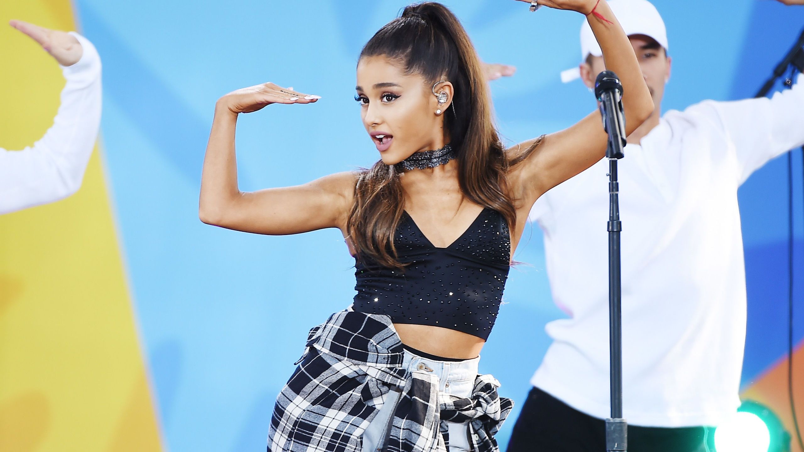Ariana Grande Donut Drama Revealed In Wikileaks Emails Marie Claire 9214