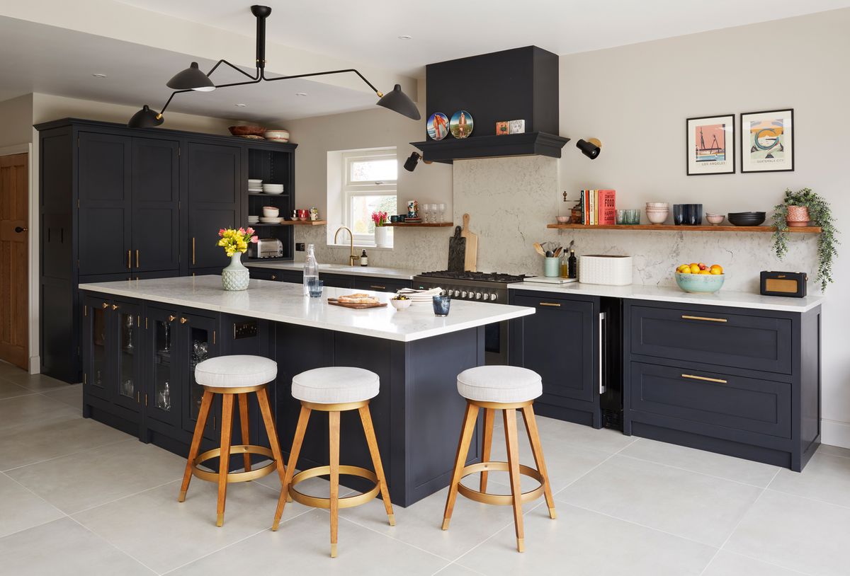 Real home: a chic extended home with an open-plan Shaker-style kitchen ...