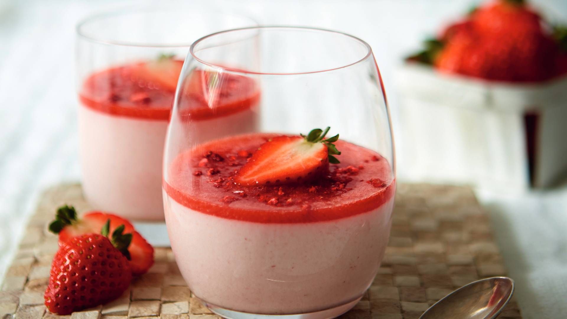 Gluten-free strawberry mousse recipe