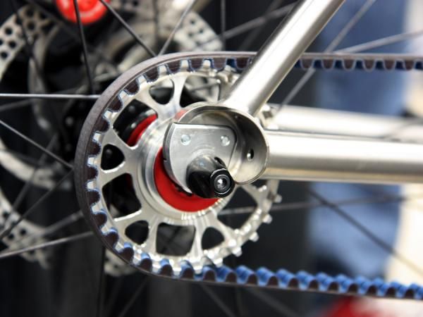 Geared or singlespeed setups are easily accommodated on this Black Sheep titanium frame just by swapping hangers.