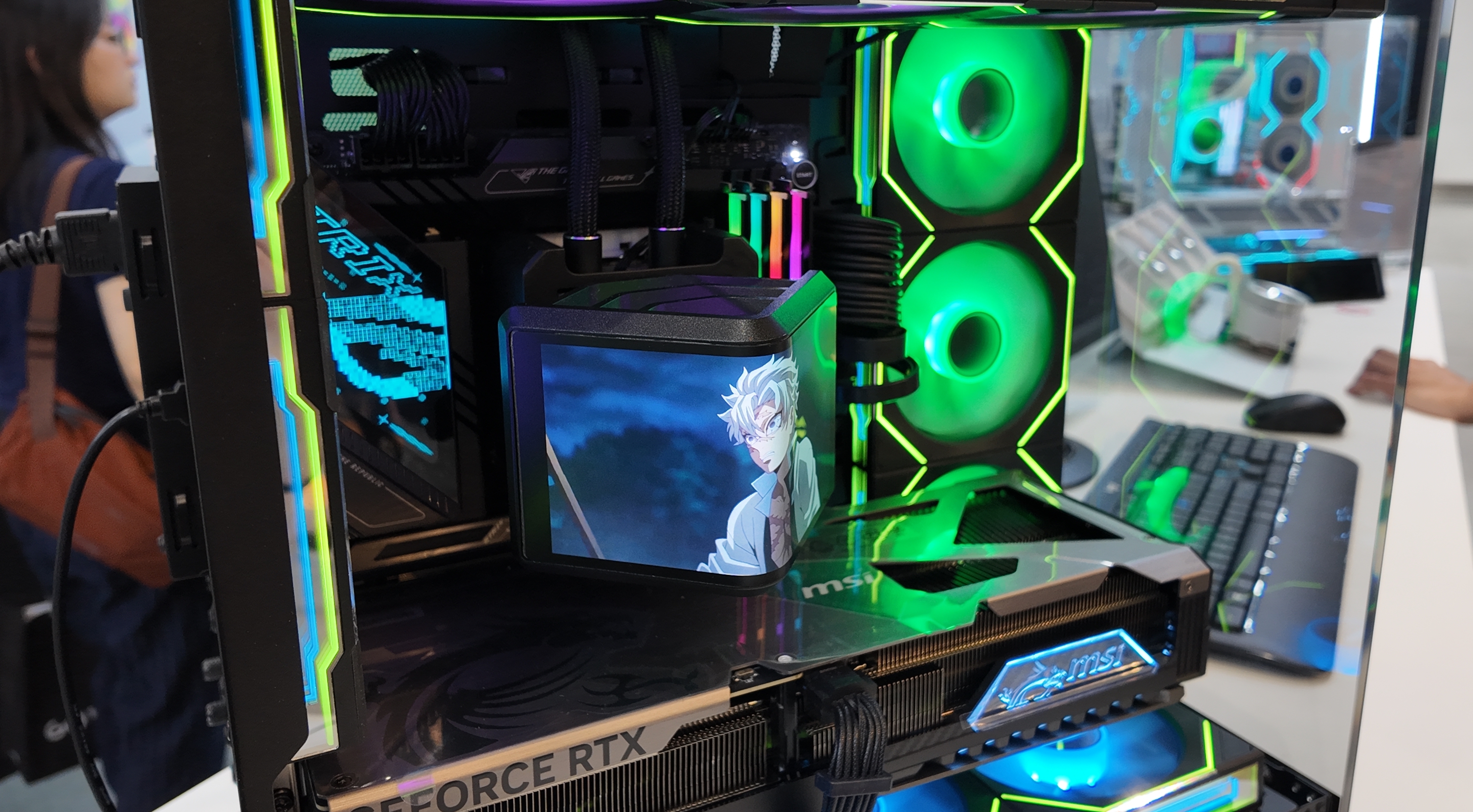Lian Li Hydroshift II LCD Curve