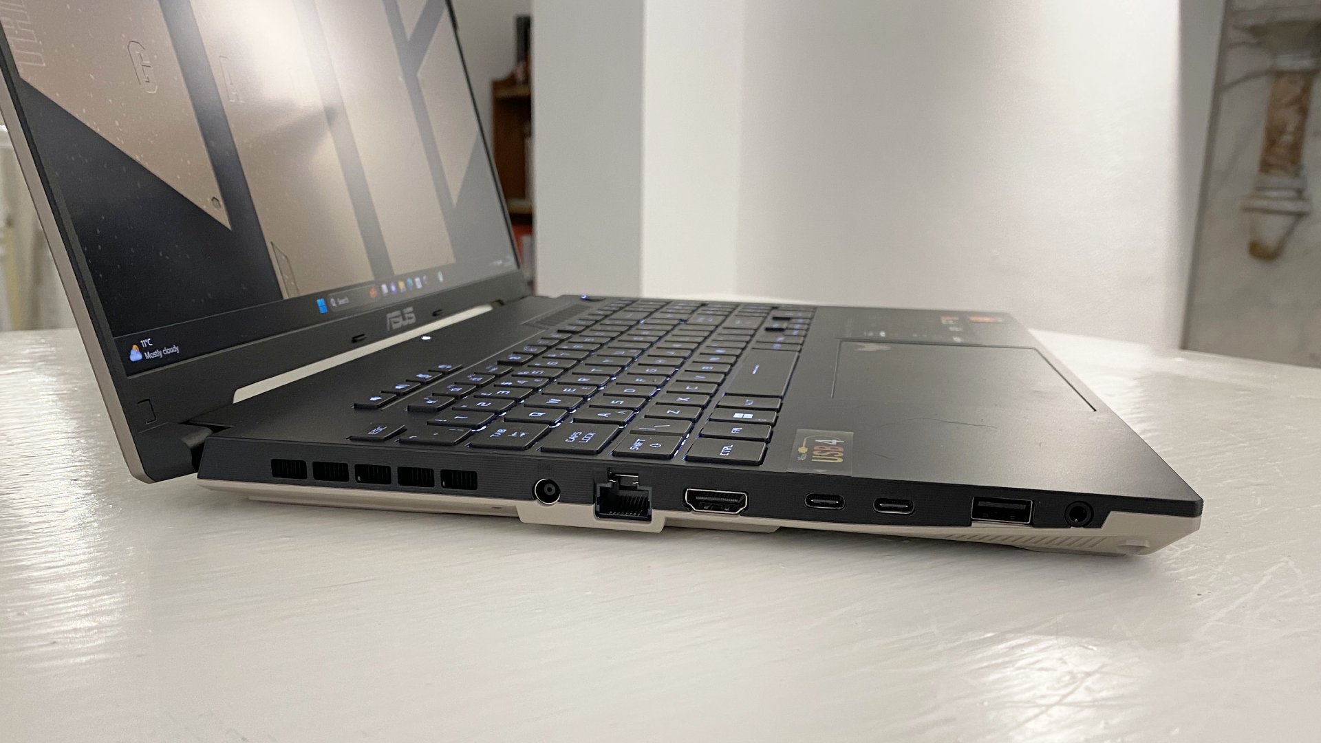 Asus TUF Gaming 16 Advantage Edition laptop left-side ports