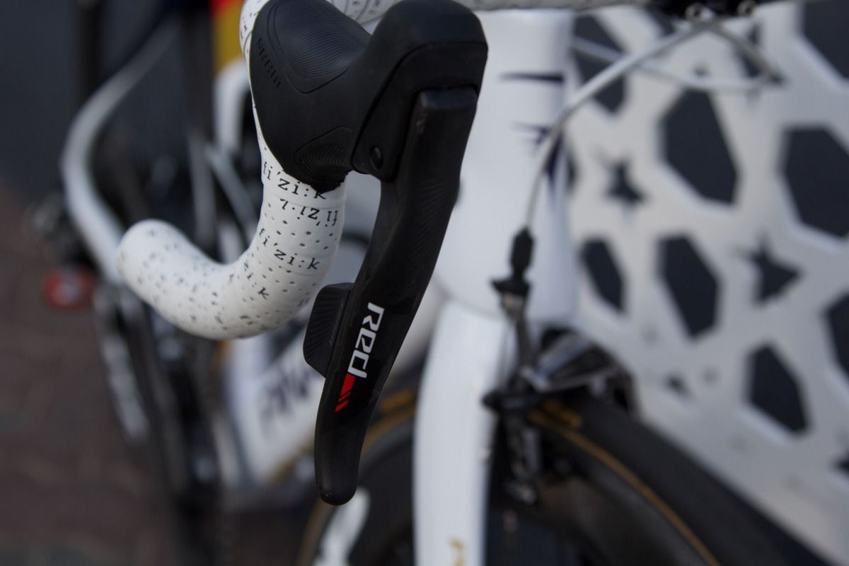 Fizik bar tape and SRAM e-Tap shifters