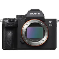 Pack Sony Alpha 7III + FE 28-60mm f/4-5.6 + FE 50mm f/1,8 + batterie : 300 &euro; de r&eacute;duction chez la Fnac