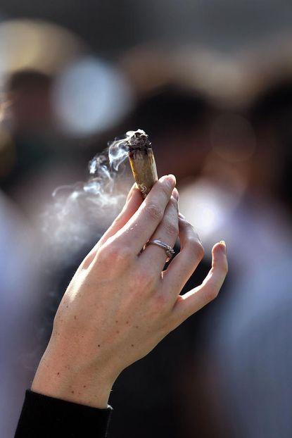 Activists demand guns for pot smokers in Colorado