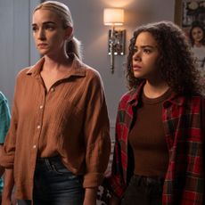 Diesel La Torraca as Austin Miller, Brianne Howey as Georgia Miller, Antonia Gentry as Ginny Miller in episode 305 of Ginny & Georgia.