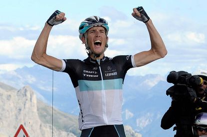 Andy Schleck wins stage 18 of the 2011 Tour de France