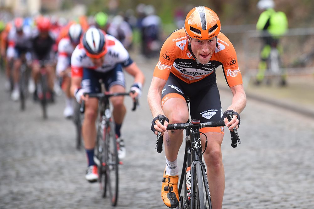 Berden de Vries (Roompot) tries to spark a move