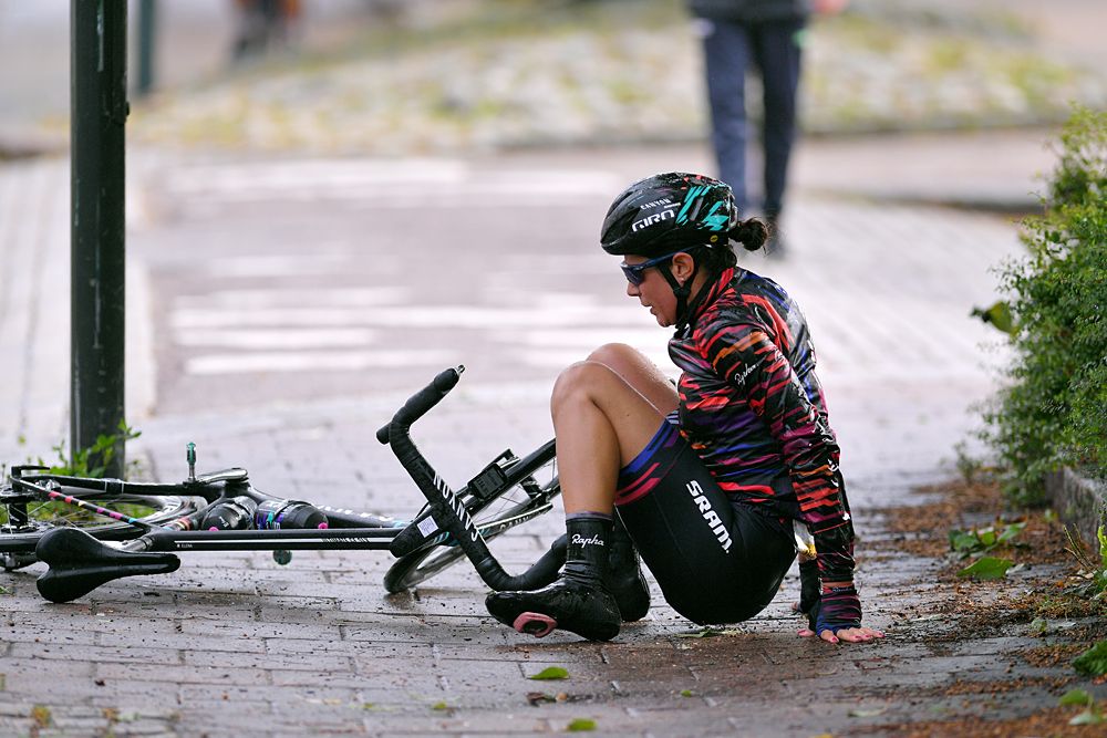 Elena Cecchini (Canyon-Sram) crashes at Ladies Tour of Norway